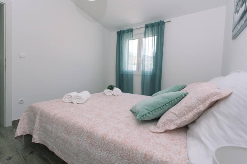 Lodge Jomi Kaštel Novi Zewnętrze zdjęcie