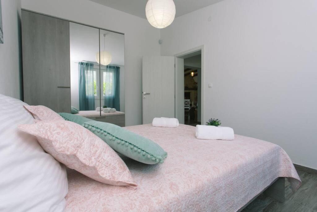 Lodge Jomi Kaštel Novi Zewnętrze zdjęcie