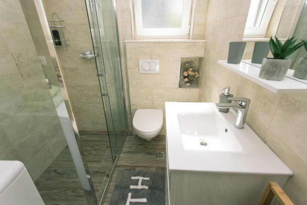 Lodge Jomi Kaštel Novi Zewnętrze zdjęcie